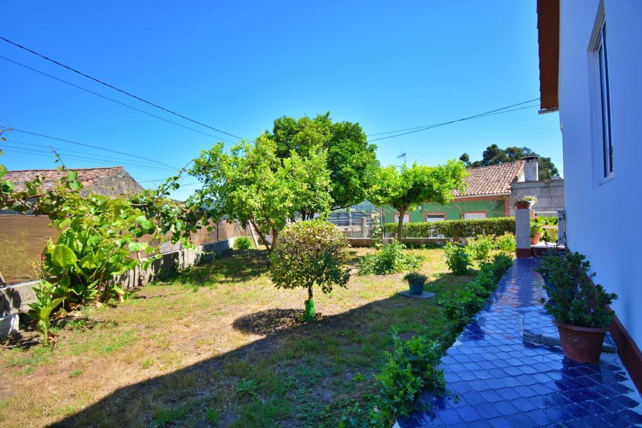 Casa con jardín en Vilanova de Arousa Exterior foto